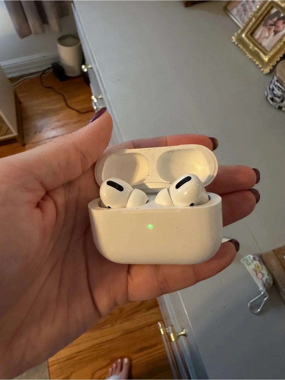 Apple White AirPods Pro first generation with case used